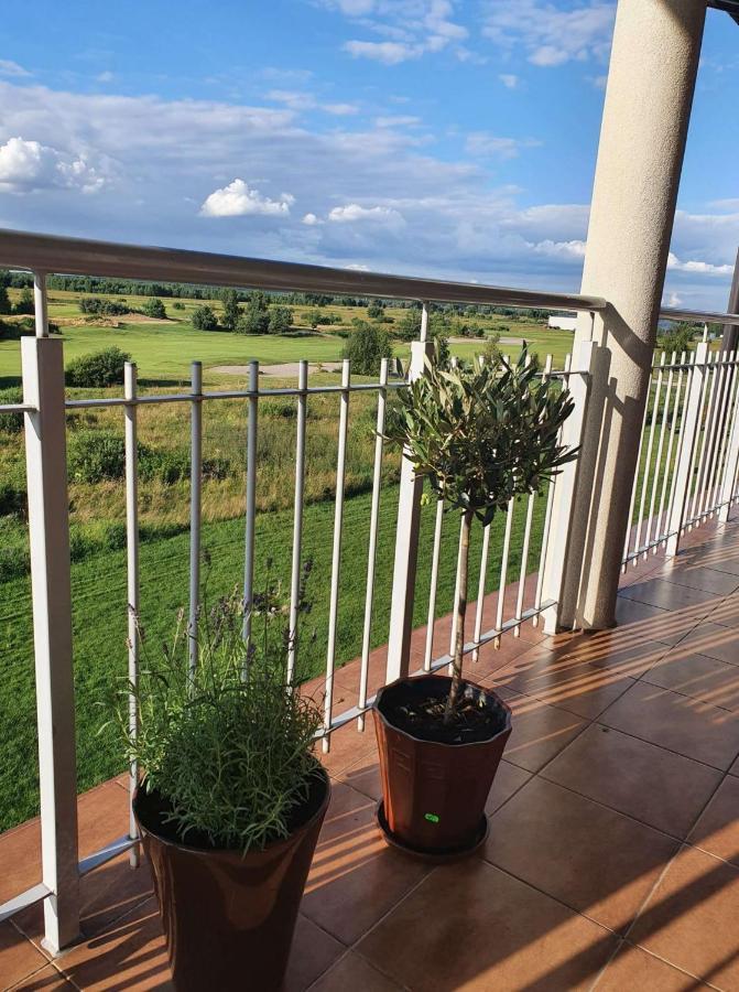 Apartgolf Sobienie Krolewskie Sobienie Szlacheckie Exterior foto