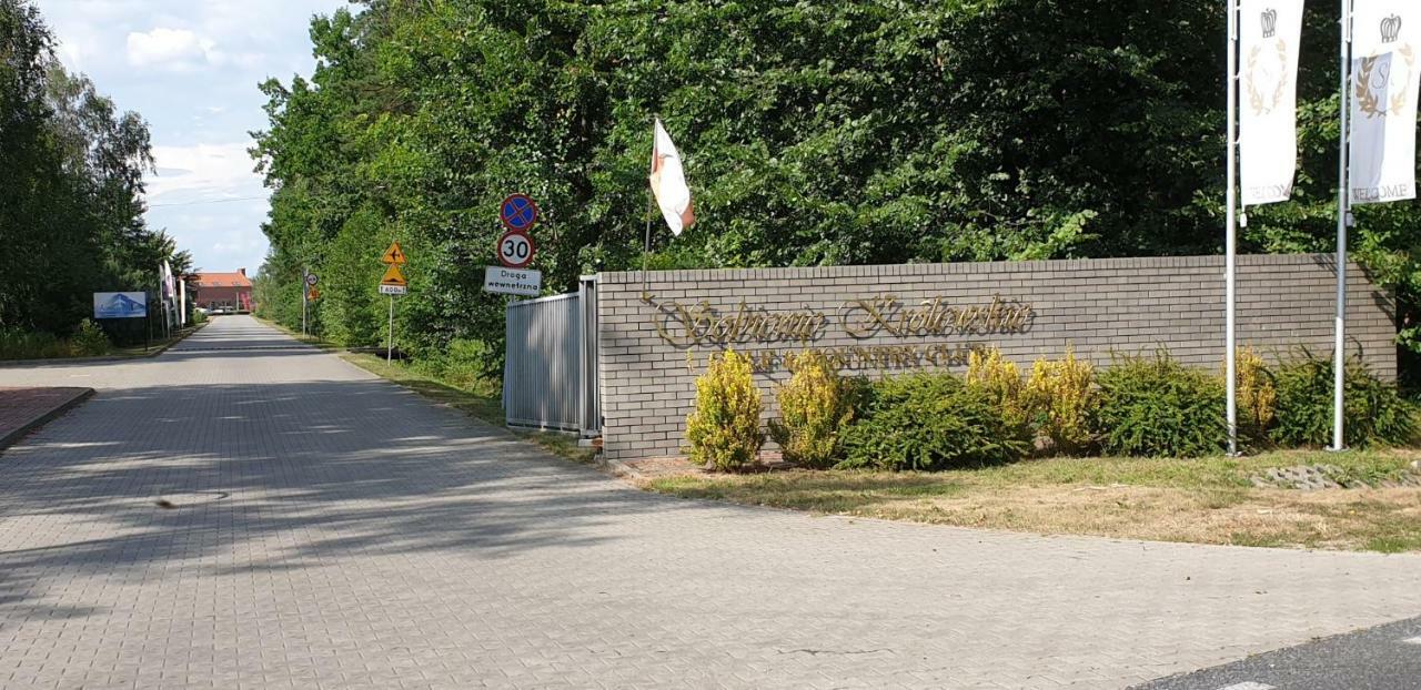 Apartgolf Sobienie Krolewskie Sobienie Szlacheckie Exterior foto