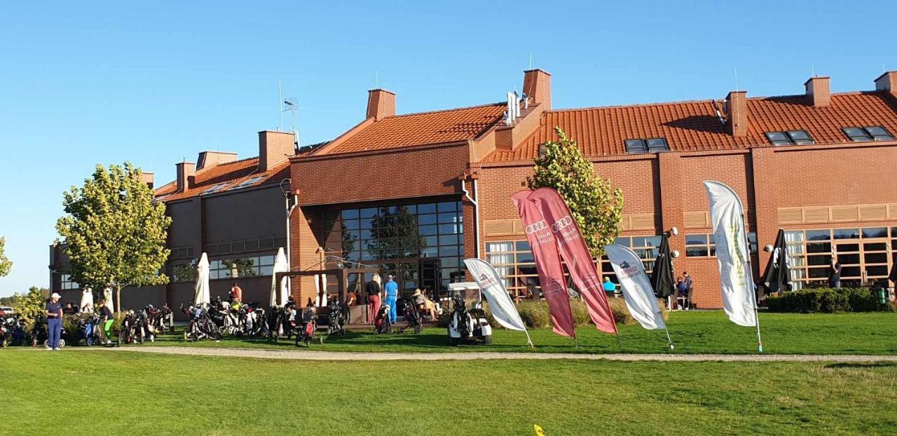 Apartgolf Sobienie Krolewskie Sobienie Szlacheckie Exterior foto